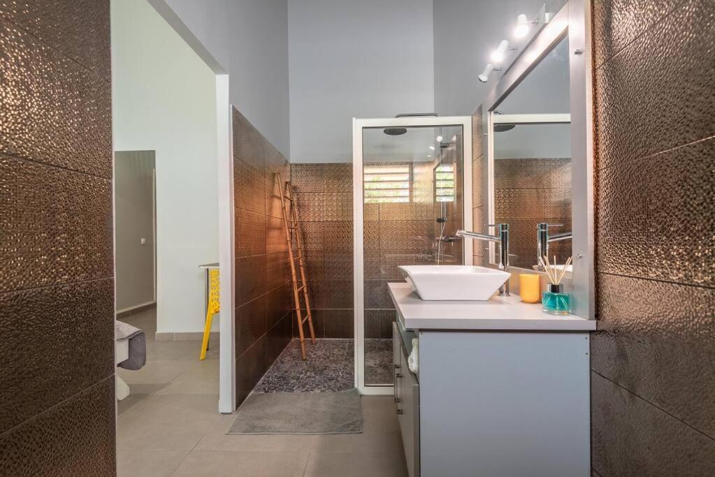 Villa De Standing Avec Piscine Au Gosier 르 고지에 외부 사진